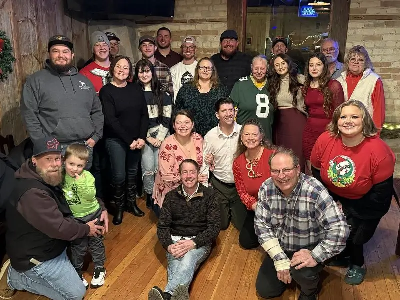 A friendly fence contracting professional