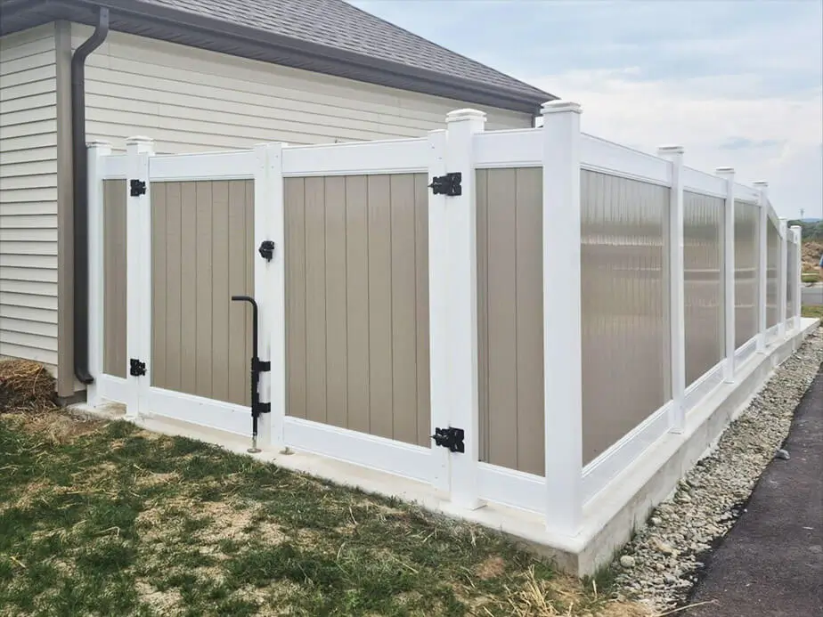 Fort Atkinson Wisconsin vinyl privacy fencing